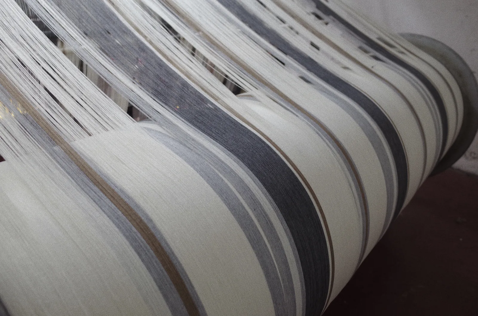 Parallel warp yarns prepared for woven fabric production